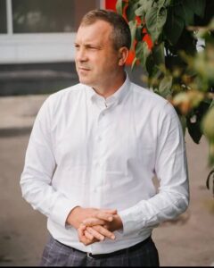 Евгений Попов — биография телеведущего, журналист ВГТРК, ведущий «60 минут»